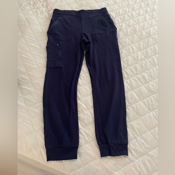 JAANUU Jogger Scrub Set - Picture 2 of 4